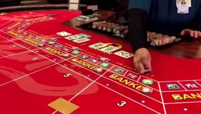 Kỹ thuật canh bài Baccarat theo lối chơi cầu bệt